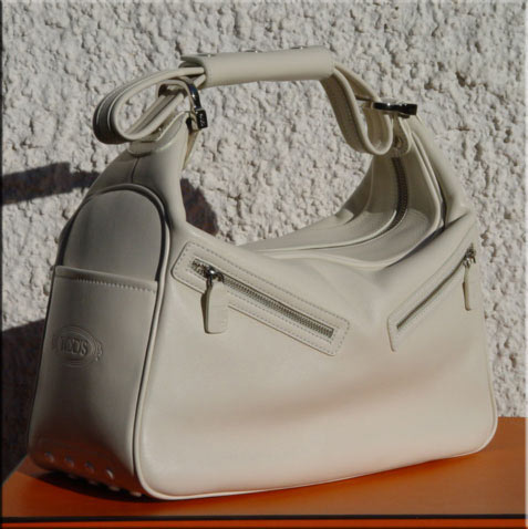 Off-White Tote Pump Pouch 24 at FORZIERI